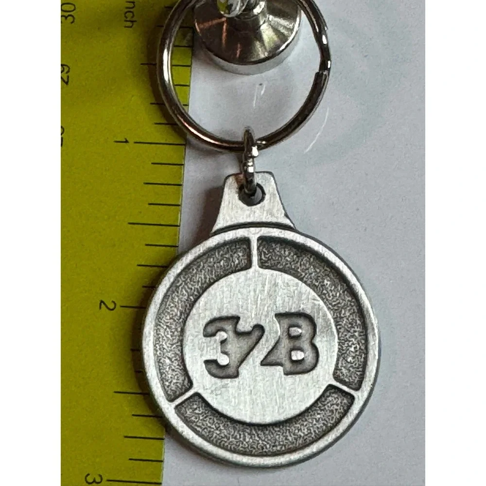 Vintage Solid Pewter‎ 32B Medallion Keychain Silver Tone Textured Round Key Ring